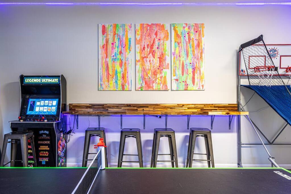 Fun West Knox Pad~ Hot Tub~ Neon Game Room~ Arcade Ноксвилл Экстерьер фото