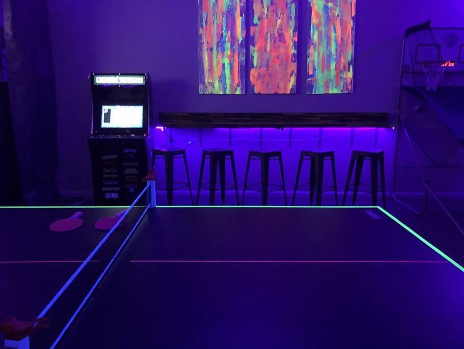 Fun West Knox Pad~ Hot Tub~ Neon Game Room~ Arcade Ноксвилл Экстерьер фото